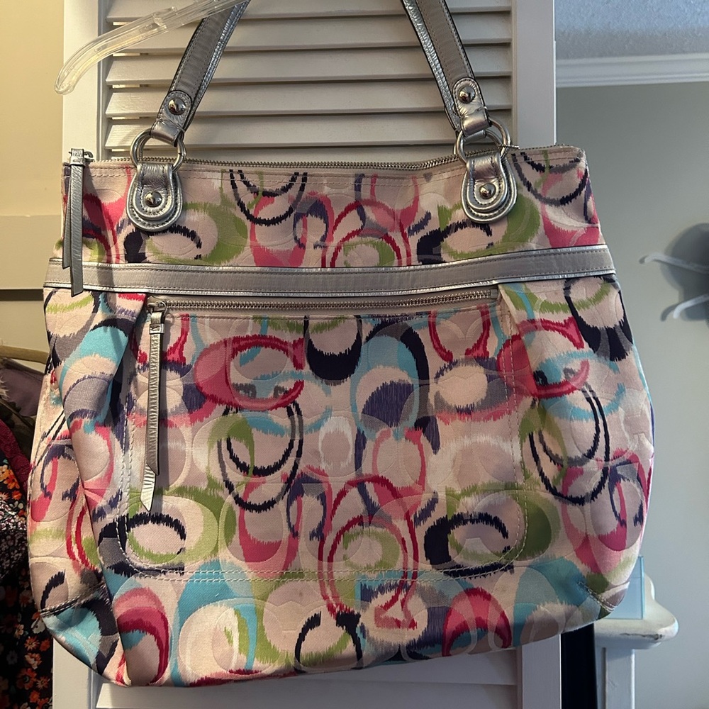 Beautiful Coach purse. Multicolored and silver gives casual yet dressy feel.